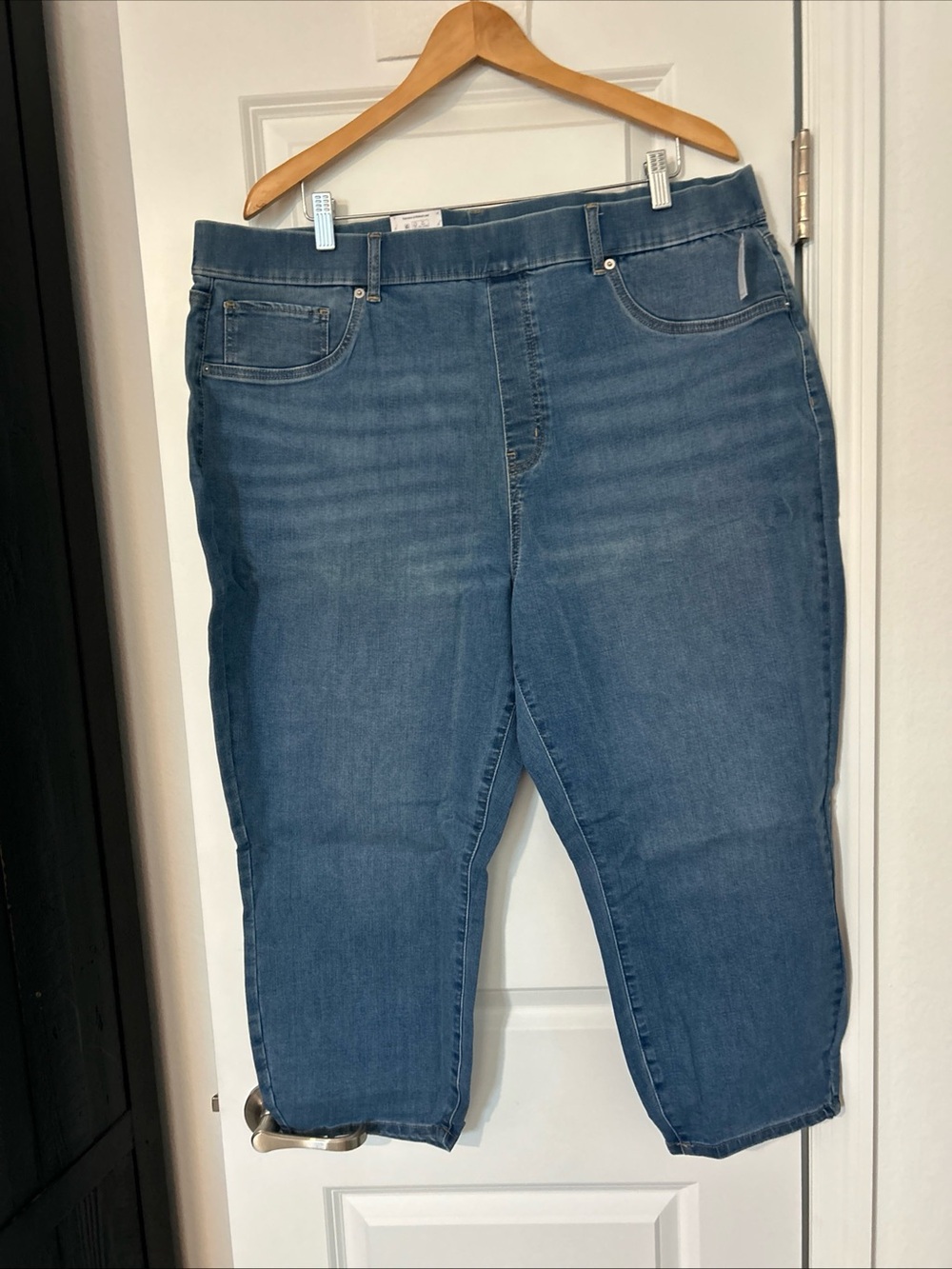 Time and Tru Women's Capri Jeggings, XXXL, NWT- Medium Wash